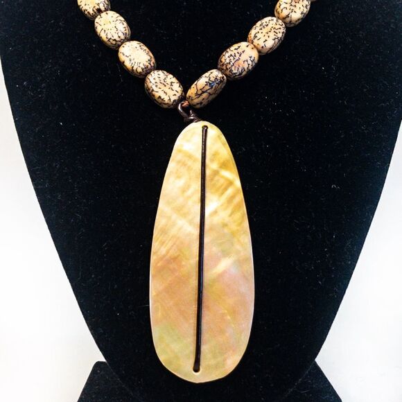 Tribal Choker: Surfboard Mother of Pearl Pendant with Salwag Beads - Picture 2 of 8